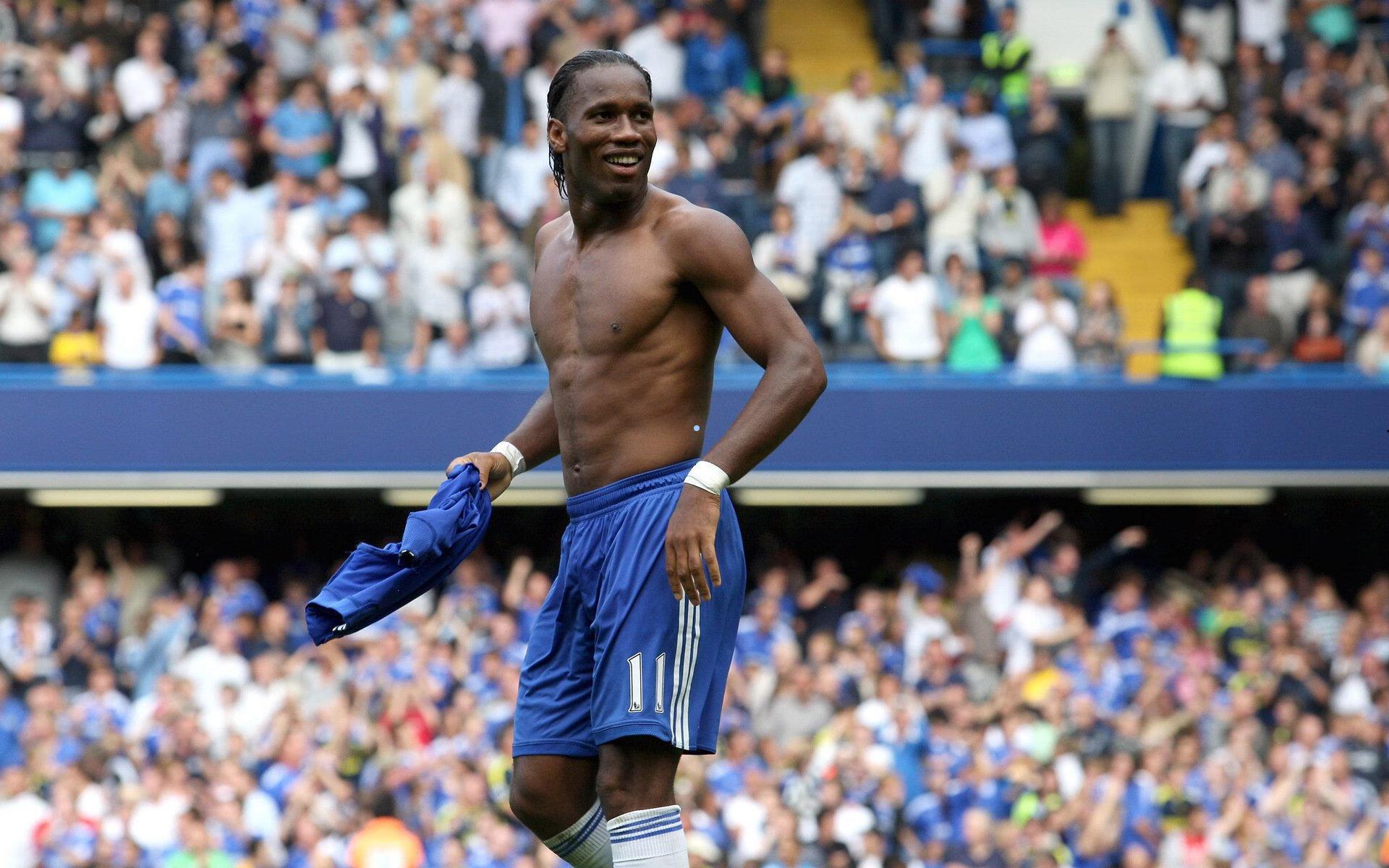 重庆球迷远征沙特，一箱球衣承载的国足U23助威情谊